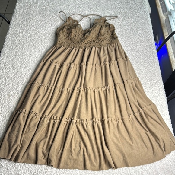 Zenana Outfitters Dresses & Skirts - Zenana Outfitters Tan Lace Midi Dress With Lace Top
